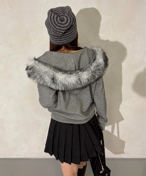 sedacle girl(セダクルガール)の「ユニオンスタッズフェイクファーパーカー(パーカー・レディース・ブラック/グレー・FREE)」の15枚目の写真