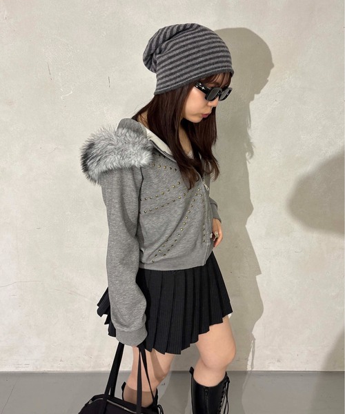 sedacle girl(セダクルガール)の「ユニオンスタッズフェイクファーパーカー(パーカー・レディース・ブラック/グレー・FREE)」の16枚目の写真