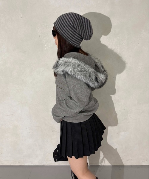 sedacle girl(セダクルガール)の「ユニオンスタッズフェイクファーパーカー(パーカー・レディース・ブラック/グレー・FREE)」の14枚目の写真