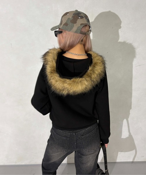 sedacle girl(セダクルガール)の「ユニオンスタッズフェイクファーパーカー(パーカー・レディース・ブラック/グレー・FREE)」の6枚目の写真