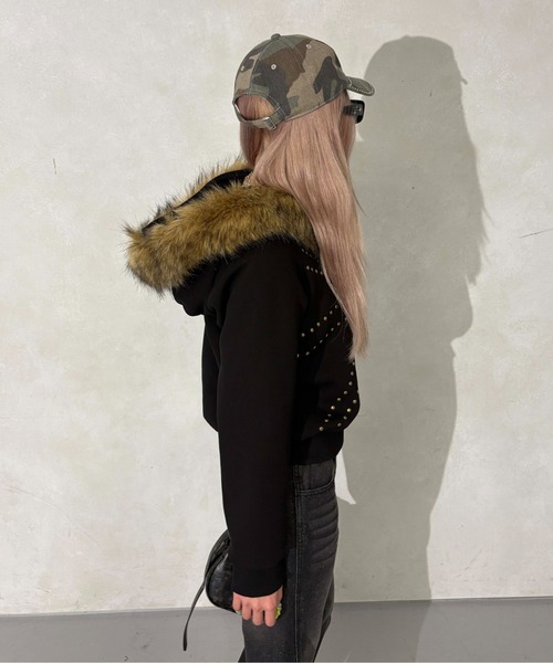 sedacle girl(セダクルガール)の「ユニオンスタッズフェイクファーパーカー(パーカー・レディース・ブラック/グレー・FREE)」の7枚目の写真