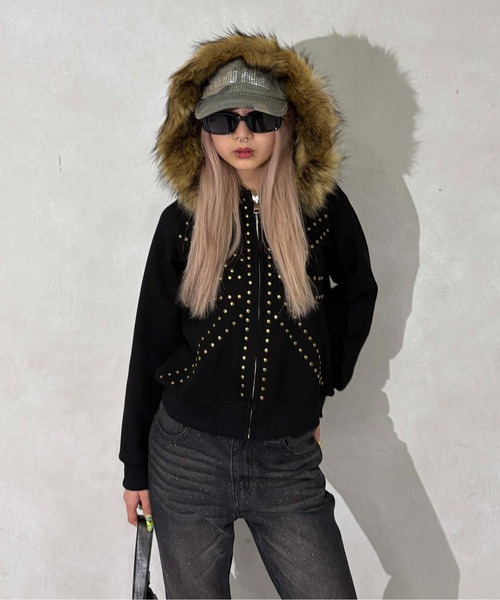 sedacle girl(セダクルガール)の「ユニオンスタッズフェイクファーパーカー(パーカー・レディース・ブラック/グレー・FREE)」の4枚目の写真