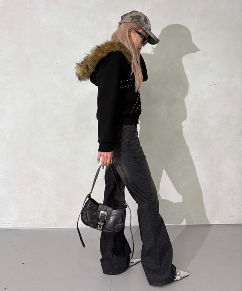 sedacle girl(セダクルガール)の「ユニオンスタッズフェイクファーパーカー(パーカー・レディース・ブラック/グレー・FREE)」の11枚目の写真