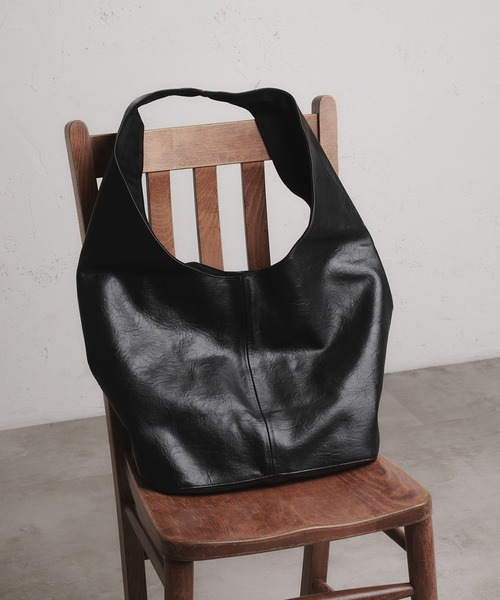 Regen Glanz(レーゲングランツ)の「synthetic leather simple bag / シンセティックレザーシンプルバッグ(トートバッグ・メンズ・ブラック/ブラウン系その他/グリーン・FREE)」の2枚目の写真