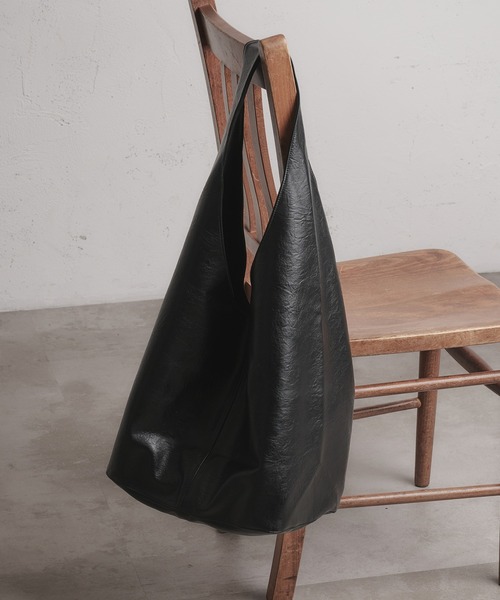 Regen Glanz(レーゲングランツ)の「synthetic leather simple bag / シンセティックレザーシンプルバッグ(トートバッグ・メンズ・ブラック/ブラウン系その他/グリーン・FREE)」の6枚目の写真