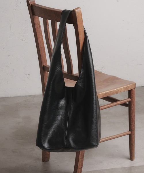 Regen Glanz(レーゲングランツ)の「synthetic leather simple bag / シンセティックレザーシンプルバッグ(トートバッグ・メンズ・ブラック/ブラウン系その他/グリーン・FREE)」の7枚目の写真