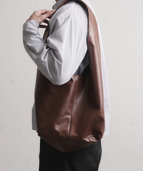 Regen Glanz(レーゲングランツ)の「synthetic leather simple bag / シンセティックレザーシンプルバッグ(トートバッグ・メンズ・ブラック/ブラウン系その他/グリーン・FREE)」の18枚目の写真