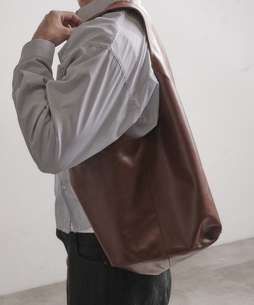 Regen Glanz(レーゲングランツ)の「synthetic leather simple bag / シンセティックレザーシンプルバッグ(トートバッグ・メンズ・ブラック/ブラウン系その他/グリーン・FREE)」の19枚目の写真