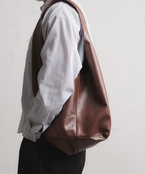 Regen Glanz(レーゲングランツ)の「synthetic leather simple bag / シンセティックレザーシンプルバッグ(トートバッグ・メンズ・ブラック/ブラウン系その他/グリーン・FREE)」の17枚目の写真