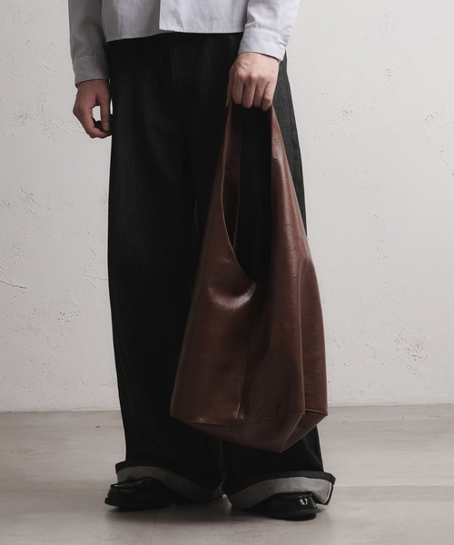 Regen Glanz(レーゲングランツ)の「synthetic leather simple bag / シンセティックレザーシンプルバッグ(トートバッグ・メンズ・ブラック/ブラウン系その他/グリーン・FREE)」の20枚目の写真