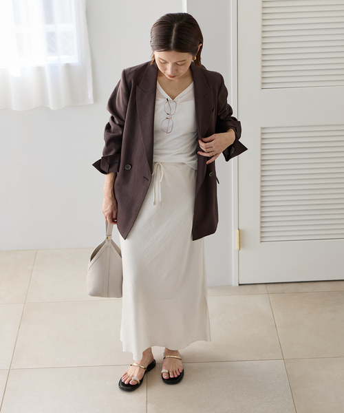 IENA（イエナ）の「アンティークサテン イージースカート（スカート・レディース・ホワイト/ブラウン/ネイビー・34/36/38）」の4枚目の写真