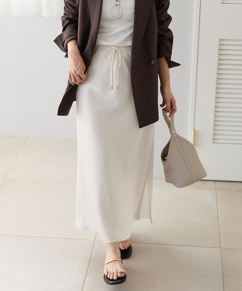 IENA（イエナ）の「アンティークサテン イージースカート（スカート・レディース・ホワイト/ブラウン/ネイビー・34/36/38）」の7枚目の写真