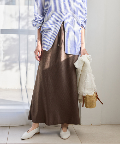 IENA（イエナ）の「アンティークサテン イージースカート（スカート・レディース・ホワイト/ブラウン/ネイビー・34/36/38）」の16枚目の写真