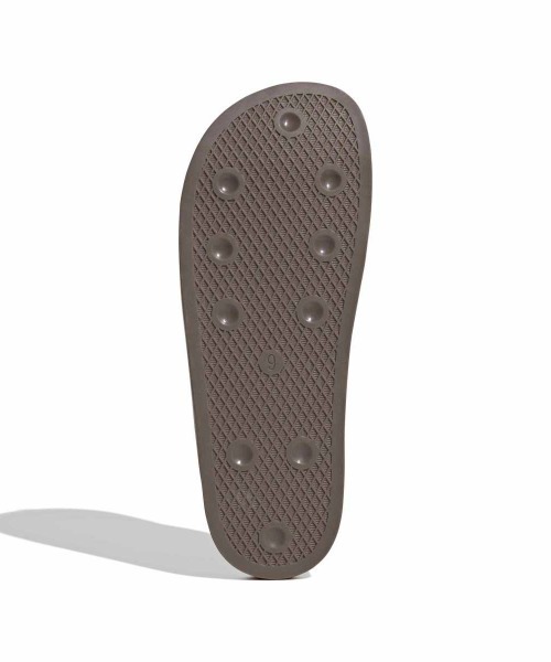 adidas（アディダス）の「adidas originals ADIMULE SLIDES（アディダスオリジナルス アディミュール サンダル）（サンダル・メンズ・ベージュ系・25.5cm/26.5cm/27.5cm/28.5cm/29.5cm）」の3枚目の写真