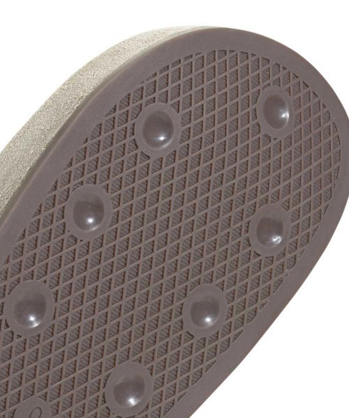 adidas（アディダス）の「adidas originals ADIMULE SLIDES（アディダスオリジナルス アディミュール サンダル）（サンダル・メンズ・ベージュ系・25.5cm/26.5cm/27.5cm/28.5cm/29.5cm）」の8枚目の写真
