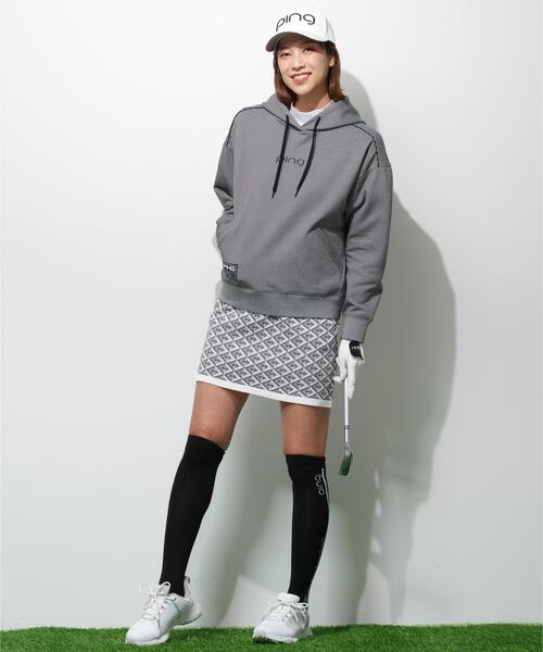 PING(ピン)の「【PING APPAREL】エンボスロゴスウェットフーディプルオーバー <GOLD> (LADIES)(スウェット・レディース・ブラック/グレー/ホワイト・L/M/S/LL)」の4枚目の写真