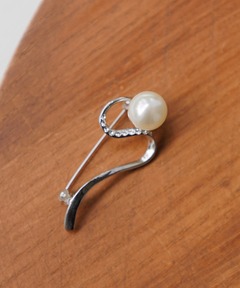 パールブローチ