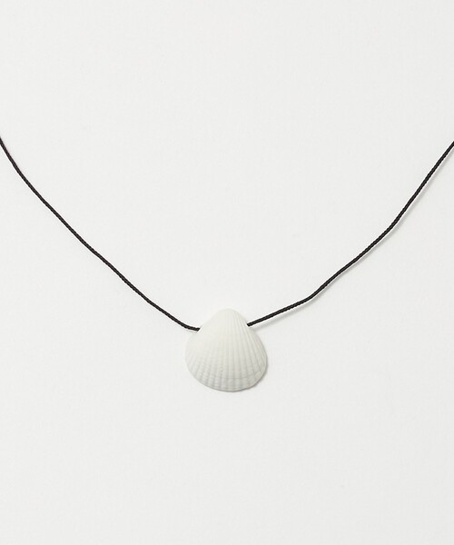 Steven Alan（スティーブンアラン）の「＜MANA’＞SHELL MOTIF PENDANT/ペンダント（リング・レディース・ホワイト・FREE）」の2枚目の写真