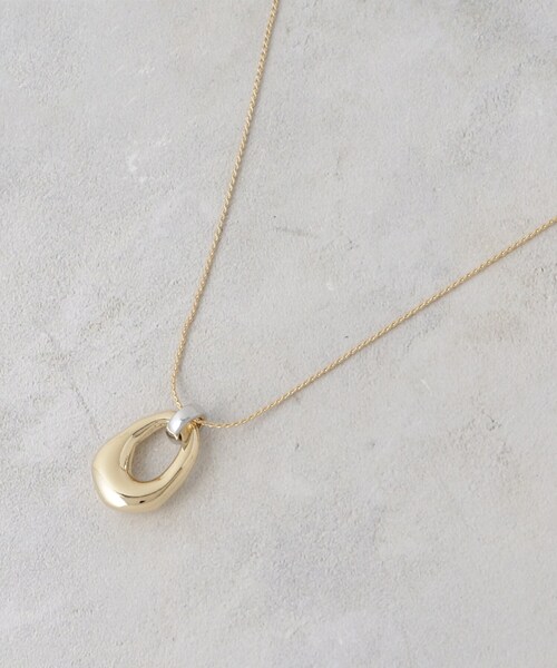 OPAQUE.CLIP（オペークドットクリップ）の「メタルカラー スライドネックレス（ネックレス・レディース・シルバー/ゴールド・00）」の4枚目の写真