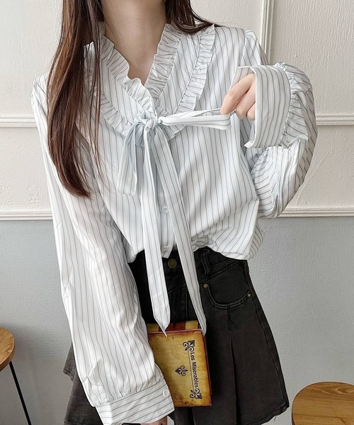 Nana(ナナ)の「フリルカラーストライプシャツ(シャツ/ブラウス・レディース・ブルー・FREE)」の2枚目の写真