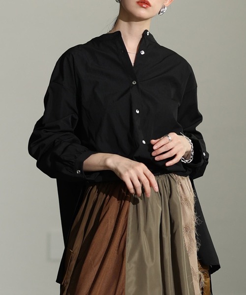 Sawa a la mode（サワアラモード）の「スタンドカラーフィッシュテールシャツ（シャツ/ブラウス・レディース・ブラック/ホワイト/マスタード/ブルー・FREE）」の3枚目の写真