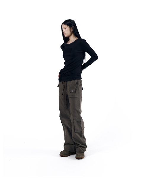 AAKAM(アーカム)の「Flare Cargo Pocket Pants (Khaki)(その他パンツ・レディース・その他・1/2)」の12枚目の写真