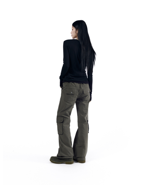 AAKAM(アーカム)の「Flare Cargo Pocket Pants (Khaki)(その他パンツ・レディース・その他・1/2)」の13枚目の写真