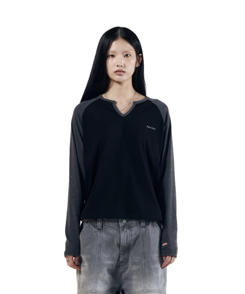 AAKAM(アーカム)の「Slit Raglan Long Sleeve (Black)(Tシャツ/カットソー・レディース・その他・1/2)」の1枚目の写真