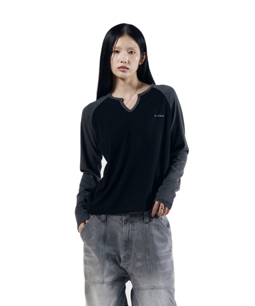 AAKAM(アーカム)の「Slit Raglan Long Sleeve (Black)(Tシャツ/カットソー・レディース・その他・1/2)」の4枚目の写真