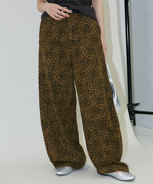 Dickies（ディッキーズ）の「Dickies × PUBLUX/ディッキーズ 別注 バレルパンツ　限定展開（チノパンツ・メンズ・アニマル/ベージュ/ブラック/グレー・L/M/S）」の19枚目の写真
