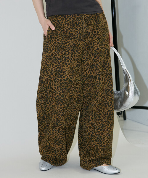 Dickies（ディッキーズ）の「Dickies × PUBLUX/ディッキーズ 別注 バレルパンツ　限定展開（チノパンツ・メンズ・アニマル/ベージュ/ブラック/グレー・L/M/S）」の20枚目の写真