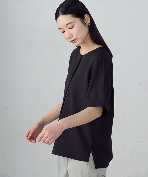 COMME CA ISM(コムサイズム)の「【UVカット・吸汗速乾・接触冷感】kireri ポリエステルストレッチドライツイル Tブラウス/セットアップ対応(シャツ/ブラウス・レディース・ベージュ/ブラック・SMALL/MEDIUM/LARGE)」の2枚目の写真