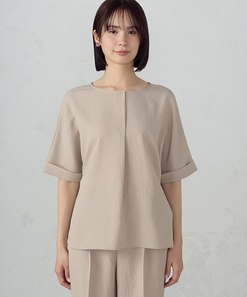 COMME CA ISM(コムサイズム)の「【UVカット・吸汗速乾・接触冷感】kireri ポリエステルストレッチドライツイル Tブラウス/セットアップ対応(シャツ/ブラウス・レディース・ベージュ/ブラック・SMALL/MEDIUM/LARGE)」の12枚目の写真