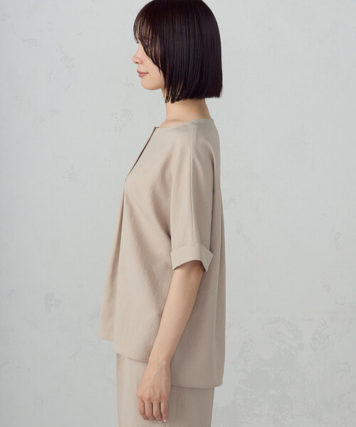 COMME CA ISM(コムサイズム)の「【UVカット・吸汗速乾・接触冷感】kireri ポリエステルストレッチドライツイル Tブラウス/セットアップ対応(シャツ/ブラウス・レディース・ベージュ/ブラック・SMALL/MEDIUM/LARGE)」の13枚目の写真