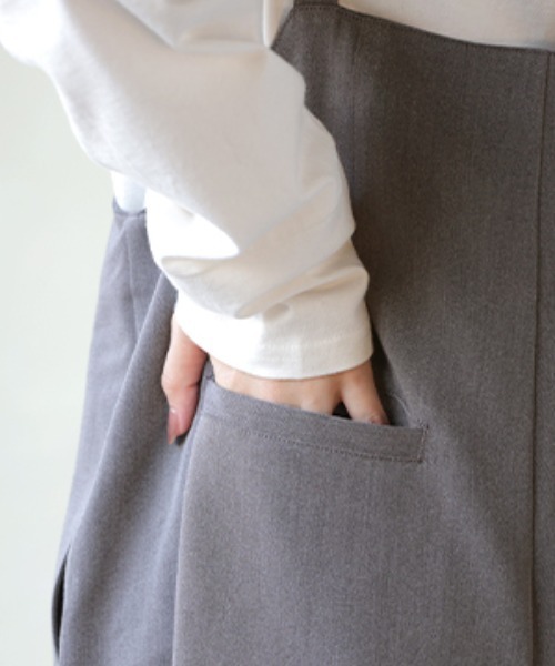HUG.U(ハグユー)の「腰高、脚長。 洗練 ワイドサロペット(サロペット/オーバーオール・レディース・ダークグレー/ブラック・FREE)」の21枚目の写真