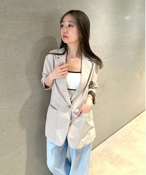 emmi（エミ）の「【Movique】パッカブルジャケット/撥水/UVカット/接触冷感（テーラードジャケット・レディース・ブラック/ライトベージュ・0/1）」の4枚目の写真