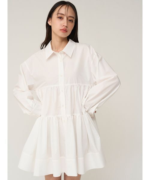 SNIDEL（スナイデル）の「ボリュームティアードミニシャツワンピース（ワンピース・レディース・ブルー/ホワイト/レッド・F）」の2枚目の写真