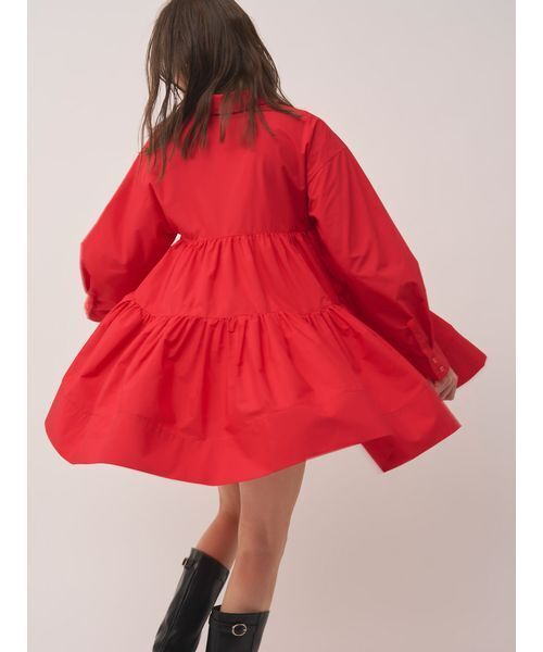 SNIDEL（スナイデル）の「ボリュームティアードミニシャツワンピース（ワンピース・レディース・ブルー/ホワイト/レッド・F）」の4枚目の写真