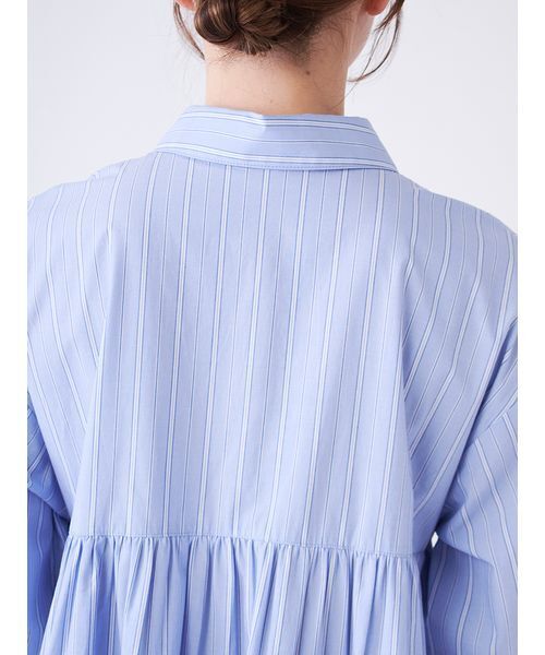 SNIDEL（スナイデル）の「ボリュームティアードミニシャツワンピース（ワンピース・レディース・ブルー/ホワイト/レッド・F）」の9枚目の写真