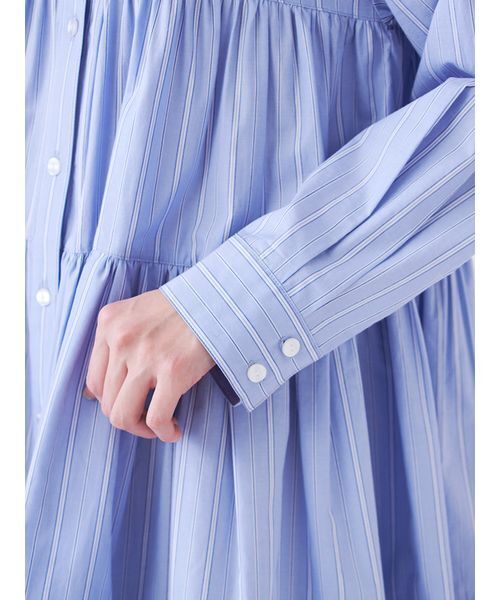 SNIDEL（スナイデル）の「ボリュームティアードミニシャツワンピース（ワンピース・レディース・ブルー/ホワイト/レッド・F）」の10枚目の写真