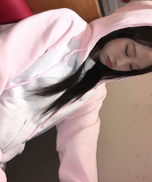 AMESWORLDWIDE（アメスワールドワイド）の「CIRCLE LOGO RAGLAN HOODIE ZIP-UP PINK（パーカー・レディース・その他・LARGE/MEDIUM/SMALL）」の15枚目の写真