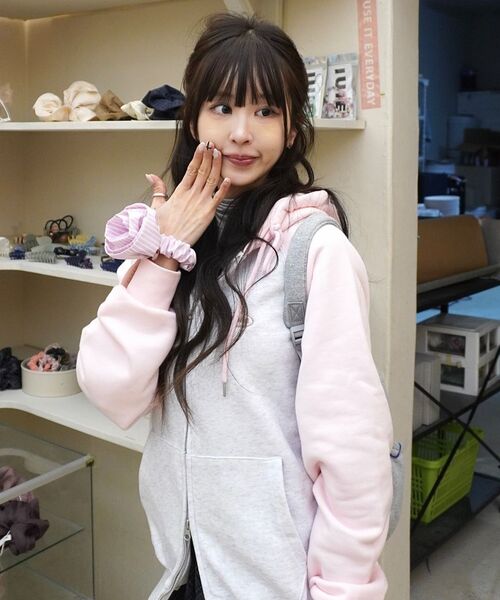 AMESWORLDWIDE（アメスワールドワイド）の「CIRCLE LOGO RAGLAN HOODIE ZIP-UP PINK（パーカー・レディース・その他・LARGE/MEDIUM/SMALL）」の17枚目の写真
