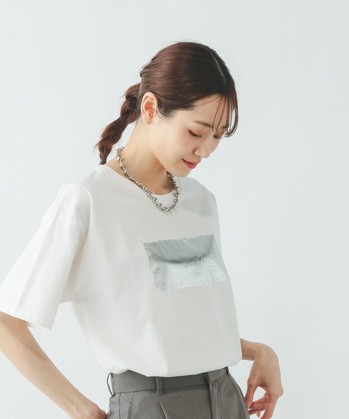 GLOBAL WORK（グローバルワーク）の「リッチクリーンプリントT半袖/636780（Tシャツ/カットソー・レディース・グレー系その他7/ホワイト/ホワイト系2/ダークグレー/ネイビー/ホワイト系その他/ダークブラウン/レッド/ホワイト系1/グレイッシュベージュ/ホワイト系3/チャコールグレー・XX-LARGE/X-LARGE/X-SMALL/LARGE/MEDIUM/SMALL）」の5枚目の写真