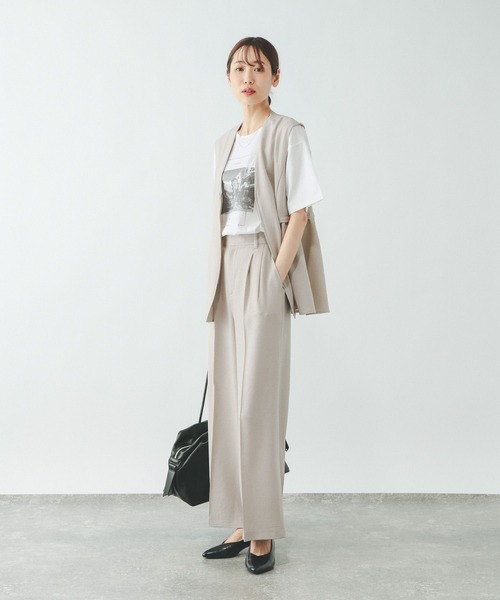 GLOBAL WORK（グローバルワーク）の「リッチクリーンプリントT半袖/636780（Tシャツ/カットソー・レディース・グレー系その他7/ホワイト/ホワイト系2/ダークグレー/ネイビー/ホワイト系その他/ダークブラウン/レッド/ホワイト系1/グレイッシュベージュ/ホワイト系3/チャコールグレー・XX-LARGE/X-LARGE/X-SMALL/LARGE/MEDIUM/SMALL）」の15枚目の写真