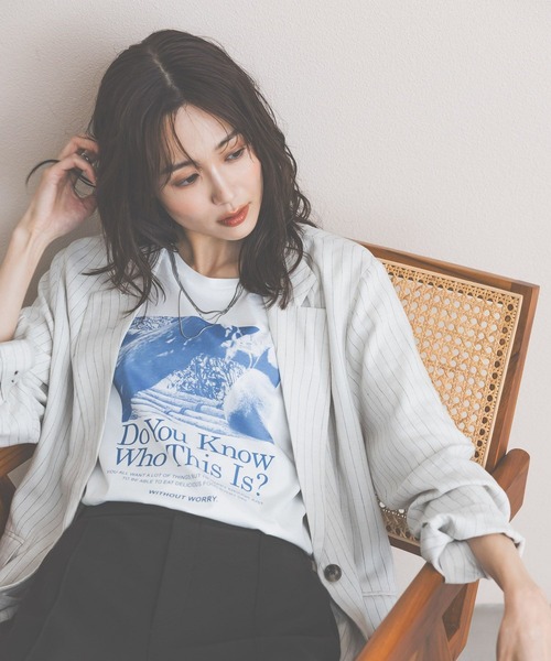 GLOBAL WORK（グローバルワーク）の「リッチクリーンプリントT半袖/636780（Tシャツ/カットソー・レディース・グレー系その他7/ホワイト/ホワイト系2/ダークグレー/ネイビー/ホワイト系その他/ダークブラウン/レッド/ホワイト系1/グレイッシュベージュ/ホワイト系3/チャコールグレー/ホワイト系その他2・XX-LARGE/X-LARGE/X-SMALL/LARGE/MEDIUM/SMALL）」の16枚目の写真