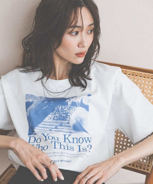 GLOBAL WORK（グローバルワーク）の「リッチクリーンプリントT半袖/636780（Tシャツ/カットソー・レディース・グレー系その他7/ホワイト/ホワイト系2/ダークグレー/ネイビー/ホワイト系その他/ダークブラウン/レッド/ホワイト系1/グレイッシュベージュ/ホワイト系3/チャコールグレー/ホワイト系その他2・XX-LARGE/X-LARGE/X-SMALL/LARGE/MEDIUM/SMALL）」の18枚目の写真