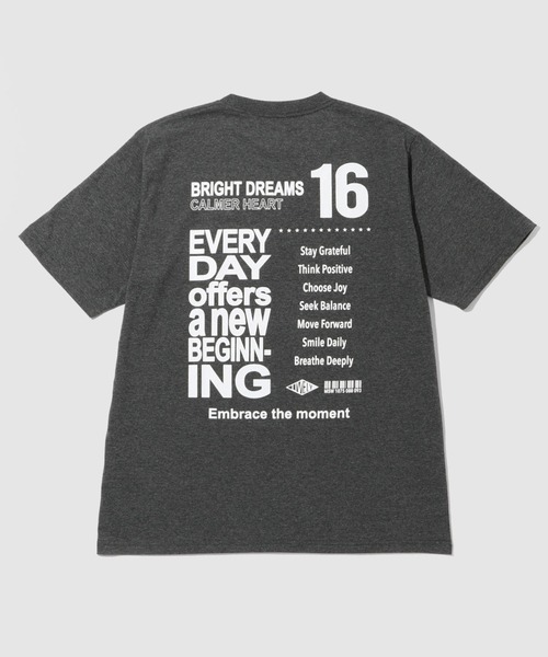 Mac-House（マックハウス）の「Tグラフィックスロゴメッセージ半袖Ｔシャツ（Tシャツ/カットソー・メンズ・グレー/チャコールグレー/ホワイト系1/ホワイト系2/ブラック・S/M/L/XL）」の4枚目の写真