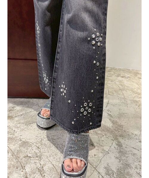 EVRIS(エヴリス)の「スタッズデザインセミフレアデニムパンツ(デニムパンツ・レディース・ブラック/ライトブルー・MEDIUM/SMALL)」の19枚目の写真
