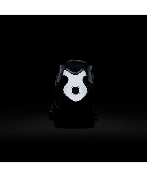 NIKE(ナイキ)の「NIKE Shox TL (ウィメンズ ショックス TL)(スニーカー・レディース・ホワイト系・25.5cm/26cm/26.5cm/27cm/27.5cm/28cm/28.5cm/29cm)」の9枚目の写真