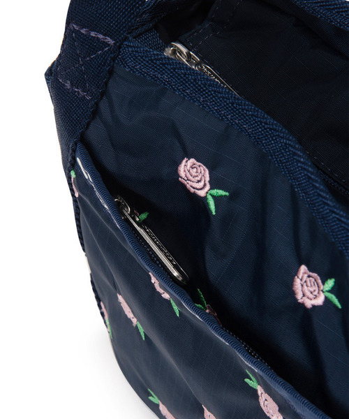 LeSportsac(レスポートサック)の「SMALL JENNI ピンクローズエンブロイダリー(ショルダーバッグ・レディース・ブルー・FREE)」の8枚目の写真